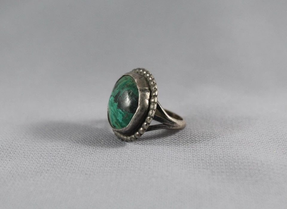 OLD PAWN NAVAJO TURQUOISE RING SIZE 5 1/2: OLD PAWN NAVAJO TURQUOISE RING SIZE 5 1/2 Item Description: 7/8” tall
