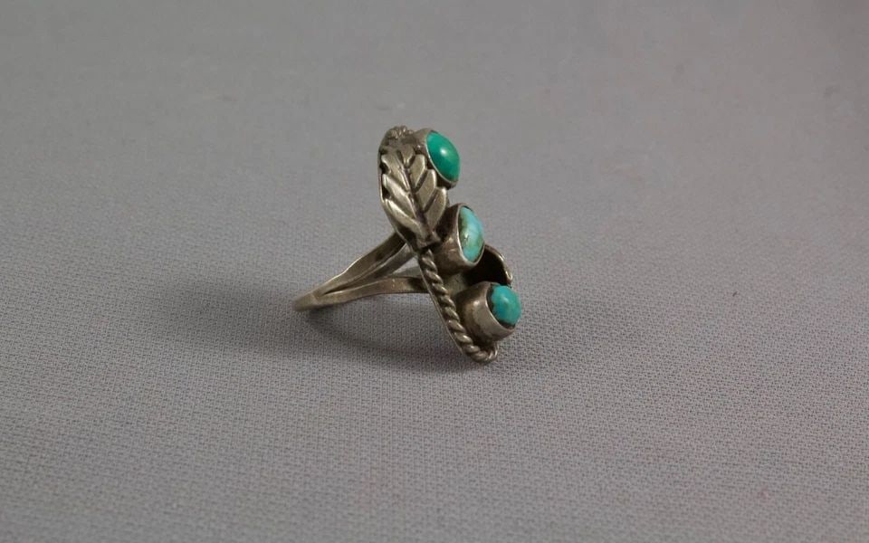 OLD PAWN NAVAJO STERLING SILVER AND GREEN TURQUOISE - SZ 5 1/4- 1.3"TALL (1 of 2)