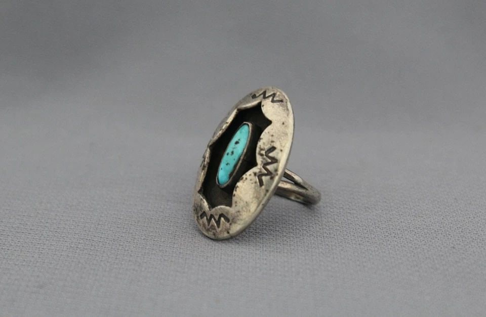 OLD PAWN NAVAJO TURQUOISE RING SIZE 5: OLD PAWN NAVAJO TURQUOISE RING SIZE 5 Item Description: 1 1/8" tall