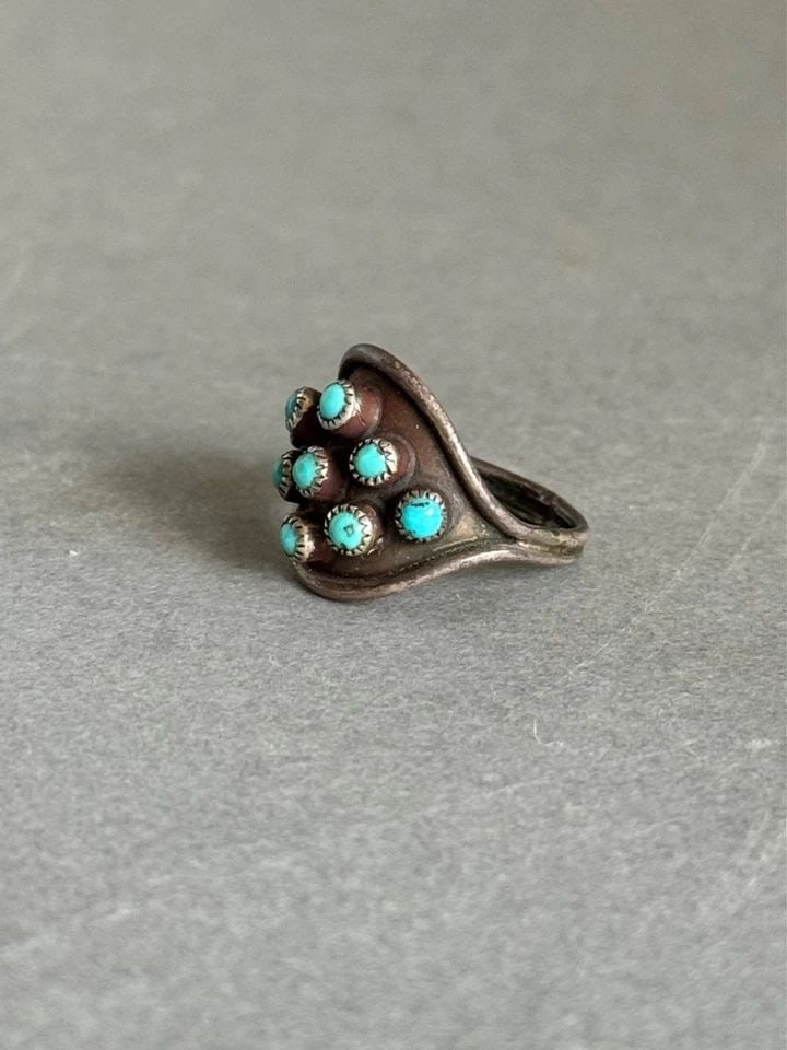 OLD PAWN ZUNI STERLING SILVER AND TURQUOISE RING. SIZE 5 1/4: OLD PAWN ZUNI STERLING SILVER AND TURQUOISE RING. SIZE 5 1/4 Old Pawn Zuni Sterling Silver and Turquoise Ring. Size 5 1/4 ..5/8" Tall