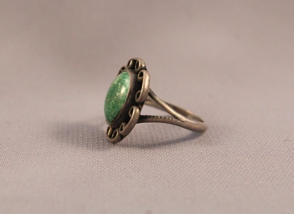 OLD PAWN NAVAJO STERLING SILVER AND TURQUOISE RING SIZE 8 1/4: OLD PAWN NAVAJO STERLING SILVER AND TURQUOISE RING SIZE 8 1/4 Item Description: 3/4” tall