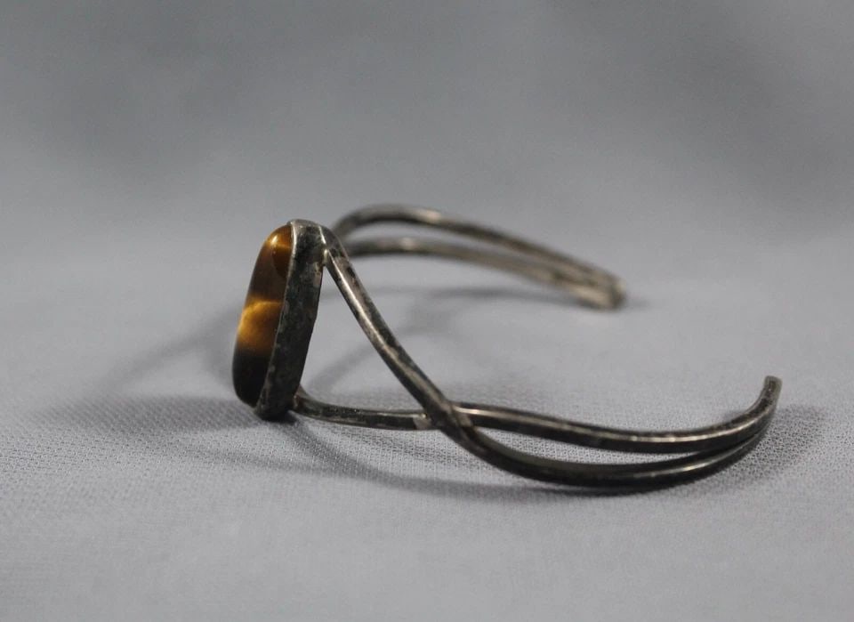OLD PAWN NAVAJO STERLING SILVER WITH TIGERS EYE STONE BRACELET (1 of 2)