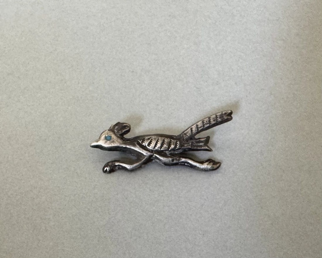 OLD PAWN NAVAJO STERLING SILVER ROAD RUNNER PIN: 2" Wide ..9 Grams Throughout the 40 years that I have been in business, I have purchased jewelry from pawn shops throughout the Southwest that had collections of dead pawn. Most of these pawn shops an