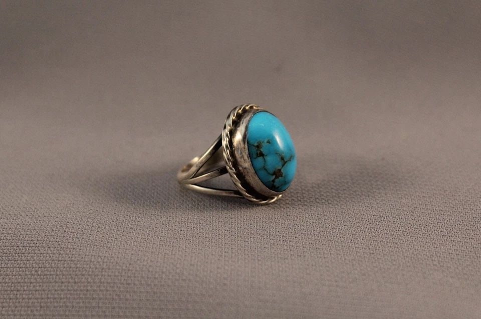 OLD PAWN NAVAJO STERLING SILVER AND TURQUOISE RING SIZE 5 1/4: OLD PAWN NAVAJO STERLING SILVER AND TURQUOISE RING SIZE 5 1/4 Item Description: 3/4” tall