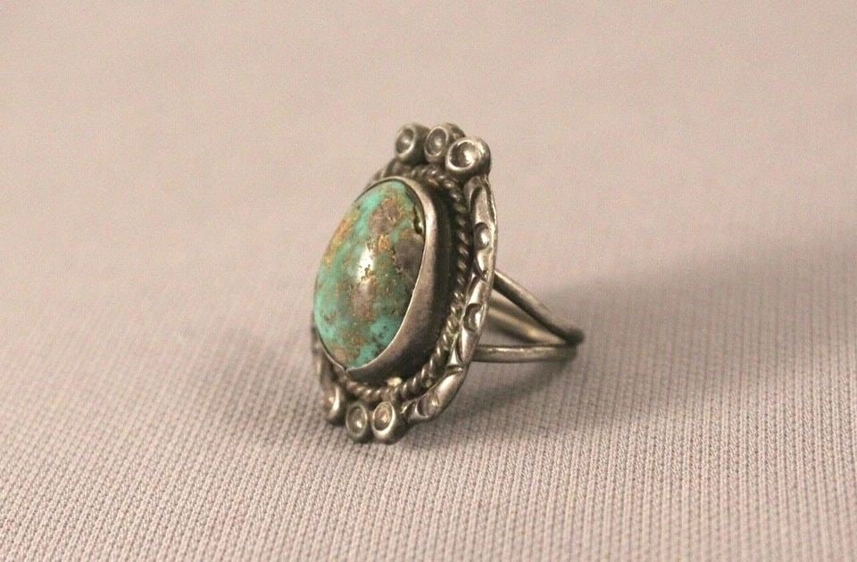 OLD PAWN NAVAJO STERLING SILVER AND TURQUOISE RING SIZE 6 3/4: OLD PAWN NAVAJO STERLING SILVER AND TURQUOISE RING SIZE 6 3/4 Item Description: 1 1/8" tall Sterling And Great Turquoise