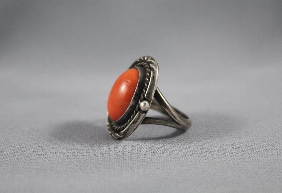 OLD PAWN NAVAJO STERLING SILVER AND CORAL RING SIZE 4 3/4: OLD PAWN NAVAJO STERLING SILVER AND CORAL RING SIZE 4 3/4 Item Description: 7/8” tall