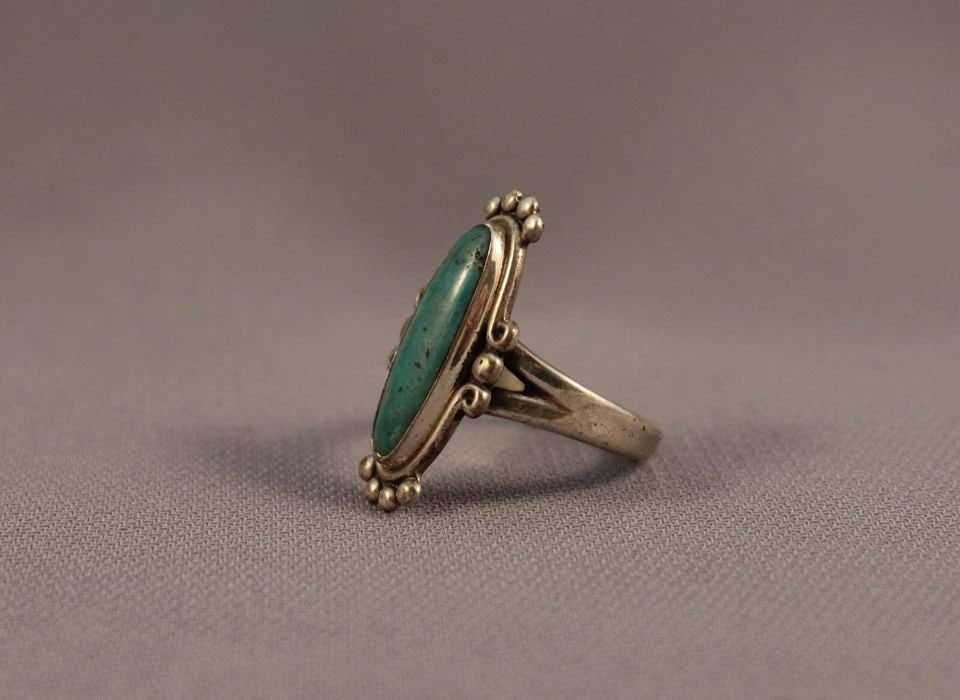 OLD PAWN NAVAJO TURQUOISE RING SIZE 5: OLD PAWN NAVAJO TURQUOISE RING SIZE 5 Item Description: 1” tall