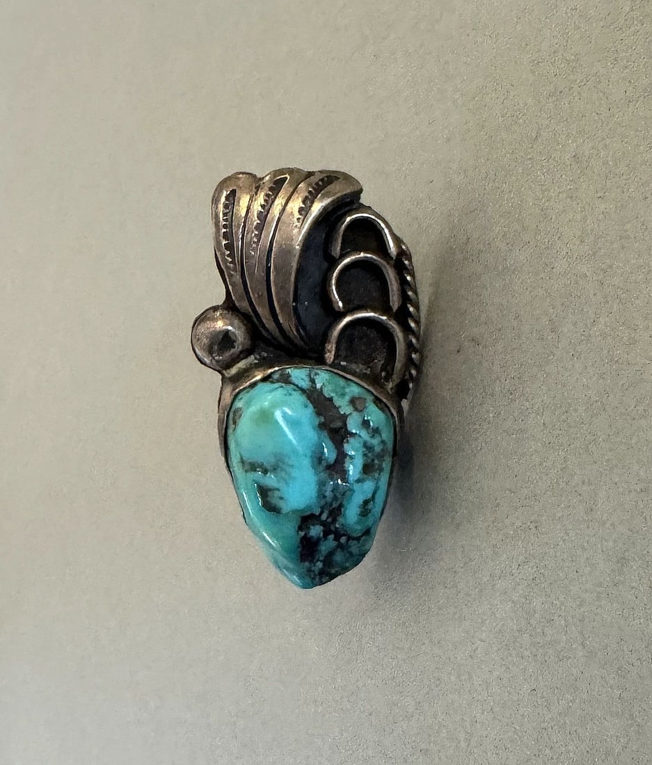 OLD PAWN NAVAJO STERLING SILVER AND TURQUOISE TIE CLIP PIN: 1 1/4 " Tall 8.4 Grams Throughout the 40 years that I have been in business, I have purchased jewelry from pawn shops throughout the Southwest that had collections of dead pawn. Most of these pawn sho