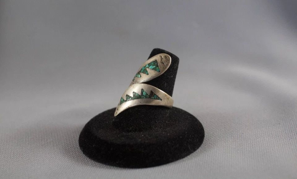 OLD PAWN NAVAJO TURQUOISE RING SIZE 7 AND ADJUSTABLE: OLD PAWN NAVAJO TURQUOISE RING SIZE 7 AND ADJUSTABLE Item Description: 1 3/8” tall P