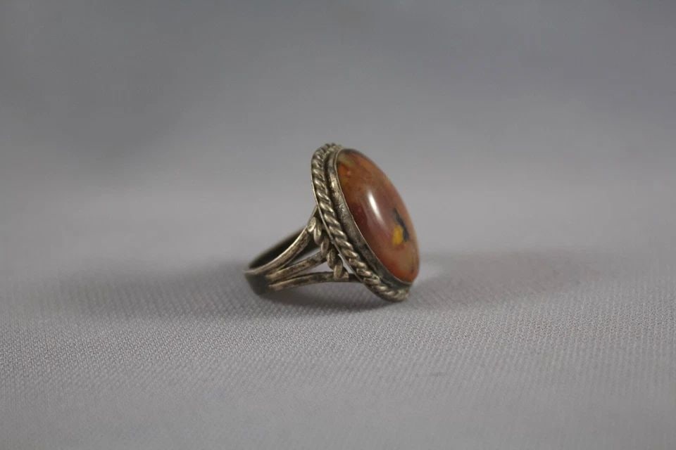 OLD PAWN NAVAJO STERLING SILVER AND AGATE RING SIZE 7 1/2 (1 of 2)
