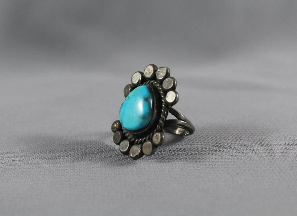 OLD PAWN NAVAJO TURQUOISE RING SIZE 4 1/2: OLD PAWN NAVAJO TURQUOISE RING SIZE 4 1/2 Item Description: 1 1/8” tall