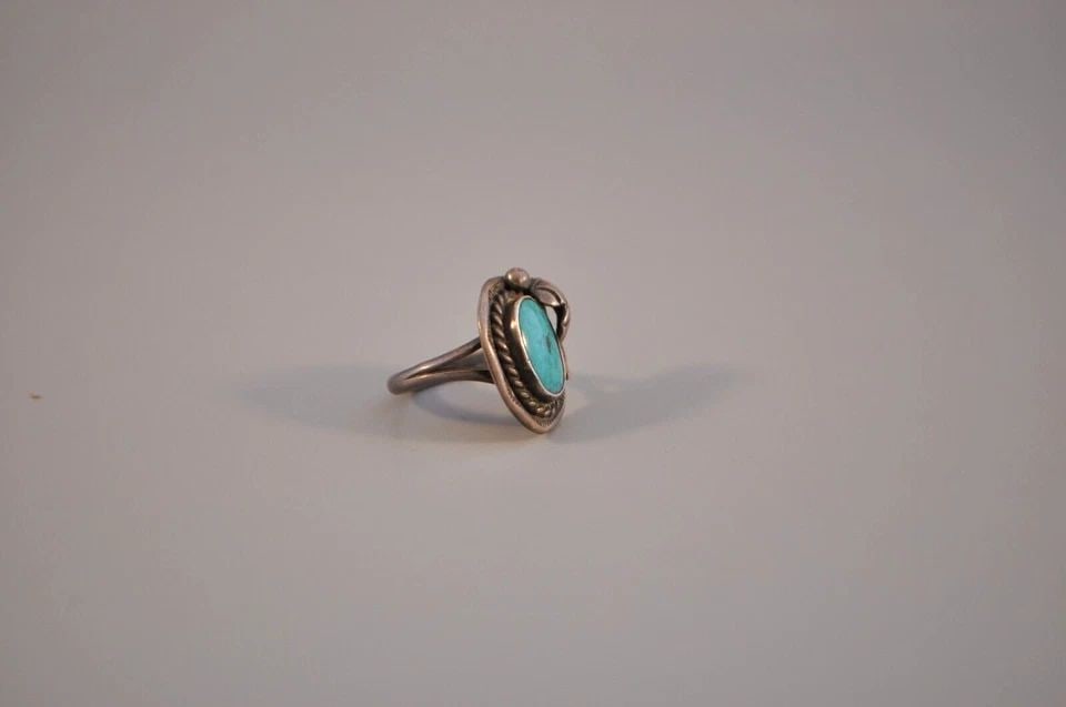 OLD PAWN NAVAJO STERLING SILVER RING - TURQUOISE SIZE 5 1/4: OLD PAWN NAVAJO STERLING SILVER RING - TURQUOISE SIZE 5 1/4 Weight 4.77 Grams 3/4" Tall Old Pawn Jewelry dates from the early 1900s to the 1970s. Most of it is not signed because it wasn't the Native 