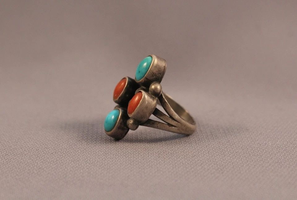 OLD PAWN NAVAJO STERLING SILVER AND TURQUOISE AND CORAL RING SIZE 4: OLD PAWN NAVAJO STERLING SILVER AND TURQUOISE AND CORAL RING SIZE 4 Item Description: 7/8” tall