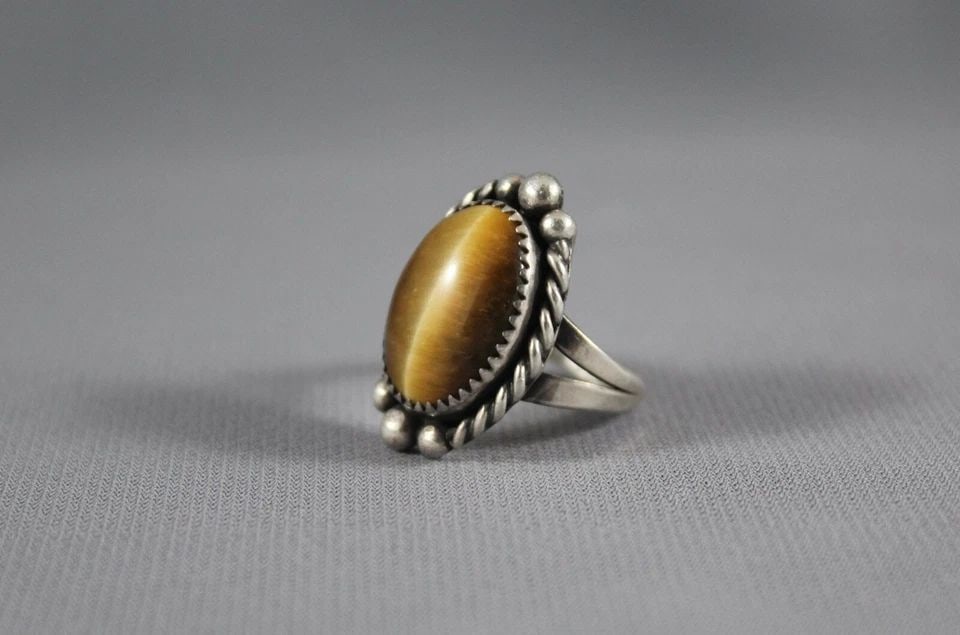 OLD PAWN NAVAJO STERLING SILVER AND TIGERS EYE STONE RING SIZE 5 3/4 (1 of 2)