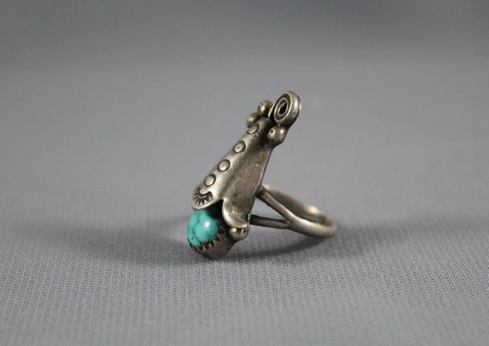 OLD PAWN NAVAJO TURQUOISE RING SIZE 5: OLD PAWN NAVAJO TURQUOISE RING SIZE 5 Item Description: 1” tall