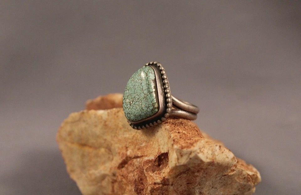 OLD PAWN NAVAJO STERLING SILVER AND GREAT TURQUOISE RING SIZE 4 1/2: OLD PAWN NAVAJO STERLING SILVER AND GREAT TURQUOISE RING SIZE 4 1/2 Item Description: 3/4" tall