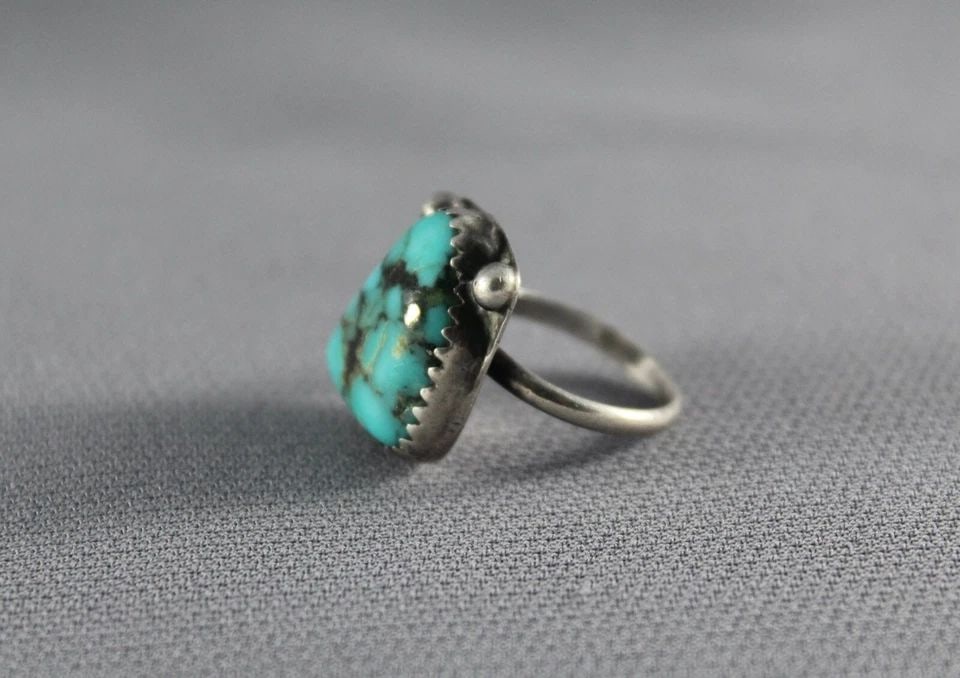 OLD PAWN NAVAJO STERLING AND TURQUOISE RING SIZE 4: OLD PAWN NAVAJO STERLING AND TURQUOISE RING SIZE 4 Item Description: 5/8” tall P