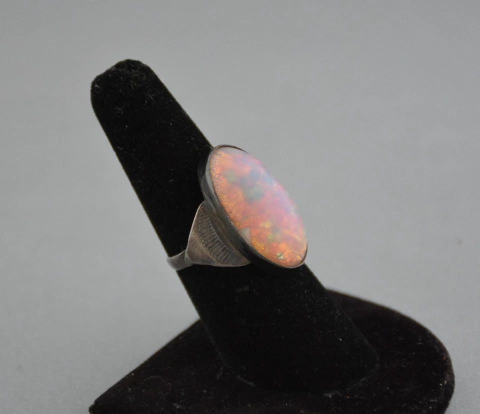 VINTAGE FRED HARVEY - NAVAJO STERLING SILVER RING - IMITATION OPAL - SIZE 7 (1 of 2)
