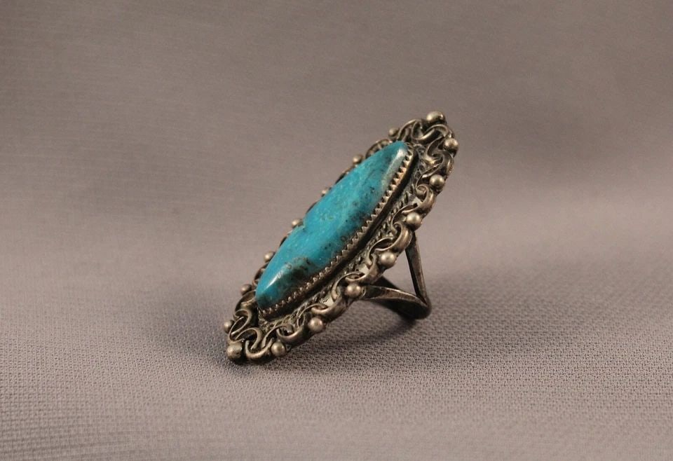 OLD PAWN NAVAJO STERLING SILVER AND TURQUOISE RING SIZE 4 (1 of 2)