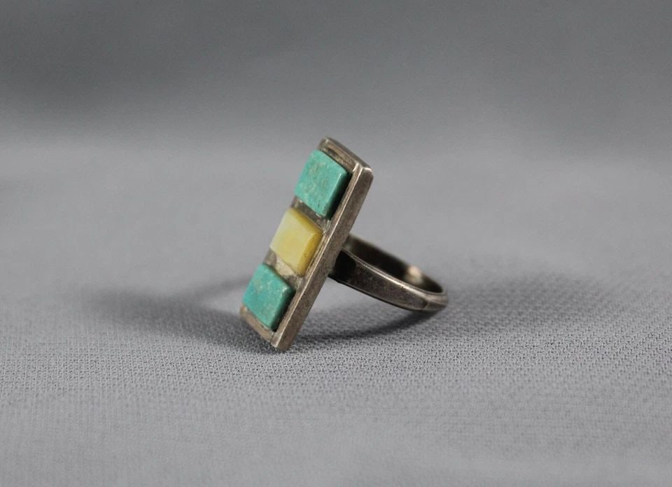 OLD PAWN NAVAJO STERLING SILVER AND TURQUOISE AND SHELL RING SIZE 7: OLD PAWN NAVAJO STERLING SILVER AND TURQUOISE AND SHELL RING SIZE 7 Item Description: 1” tall