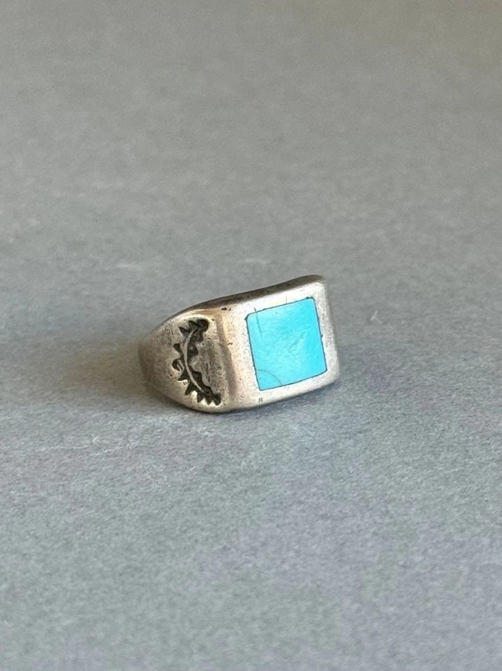 OLD PAWN NAVAJO STERLING SILVER RING WITH TURQUOISE. SIZE 6 (1 of 2)