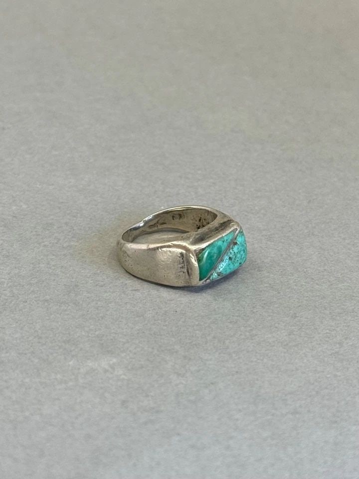 VINTAGE ZUNI STERLING SILVER WITH TURQUOISE RING. SIZE 8 1/2 (1 of 2)