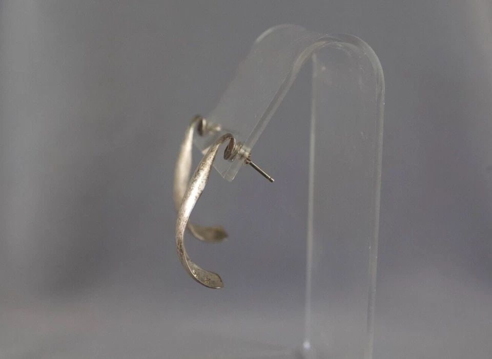 VINTAGE NAVAJO SILVER EARRINGS SIGNED LY (1 of 2)