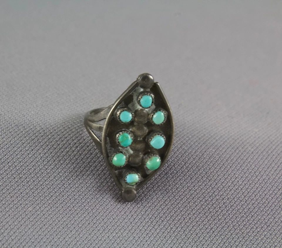 OLD PAWN ZUNI TURQUOISE AND SILVER RING SIZE 6 3/4 (1 of 2)