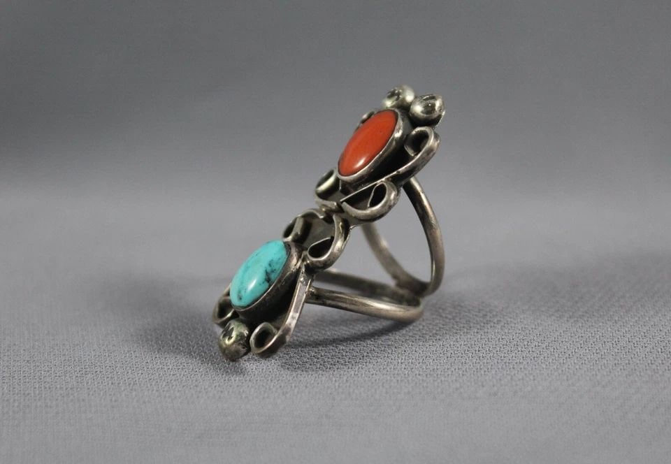 OLD PAWN NAVAJO STERLING SILVER AND TURQUOISE AND CORAL RING SIZE 3 1/2: OLD PAWN NAVAJO STERLING SILVER AND TURQUOISE AND CORAL RING SIZE 3 1/2 Item Description: 1 5/8” tall
