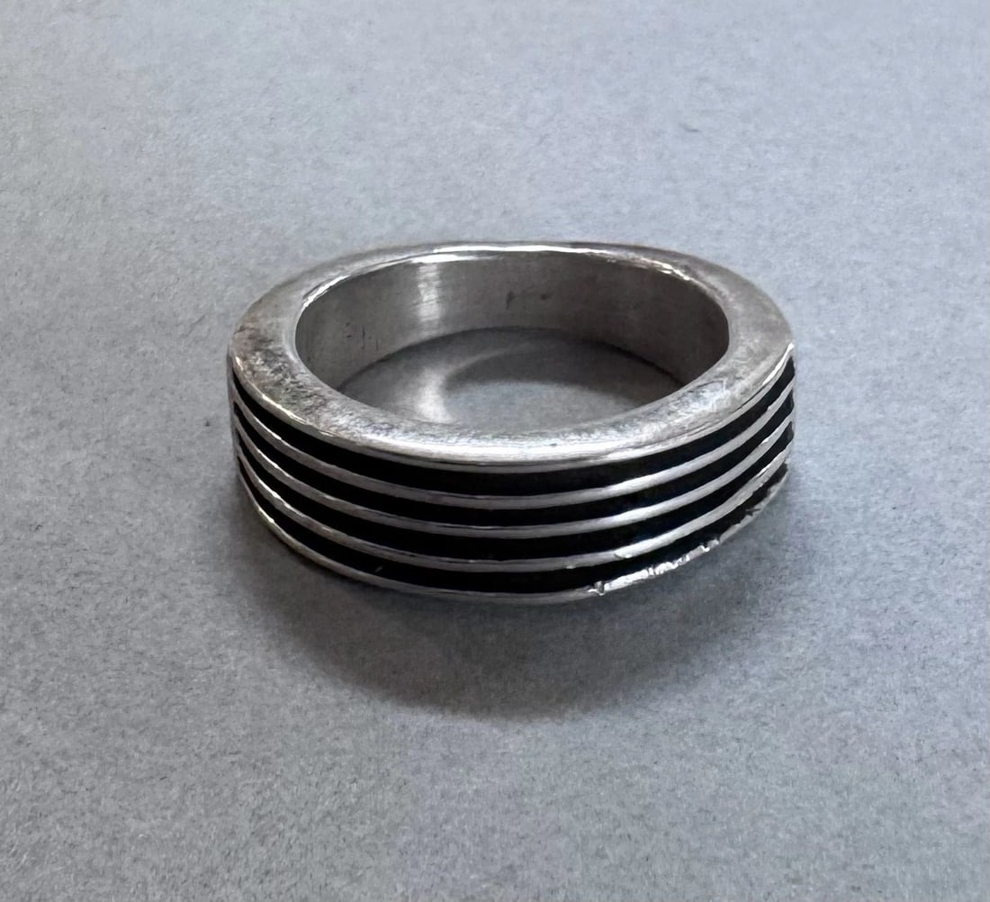 NAVAJO STERLING SILVER RING SIGNED FJ SIZE 7 1/4: 1/4 " Wide ..6.9 Grams Throughout the 40 years that I have been in business, I have purchased jewelry from pawn shops throughout the Southwest that had collections of dead pawn. Most of these pawn sho