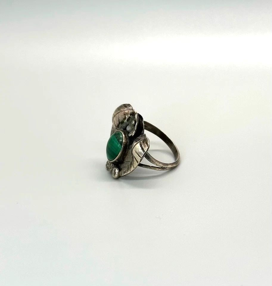 OLD PAWN NAVAJO STERLING SILVER AND TURQUOISE RING SIZE 4 1/2: OLD PAWN NAVAJO STERLING SILVER AND TURQUOISE RING SIZE 4 1/2 Item Description: 7/8 " Tall