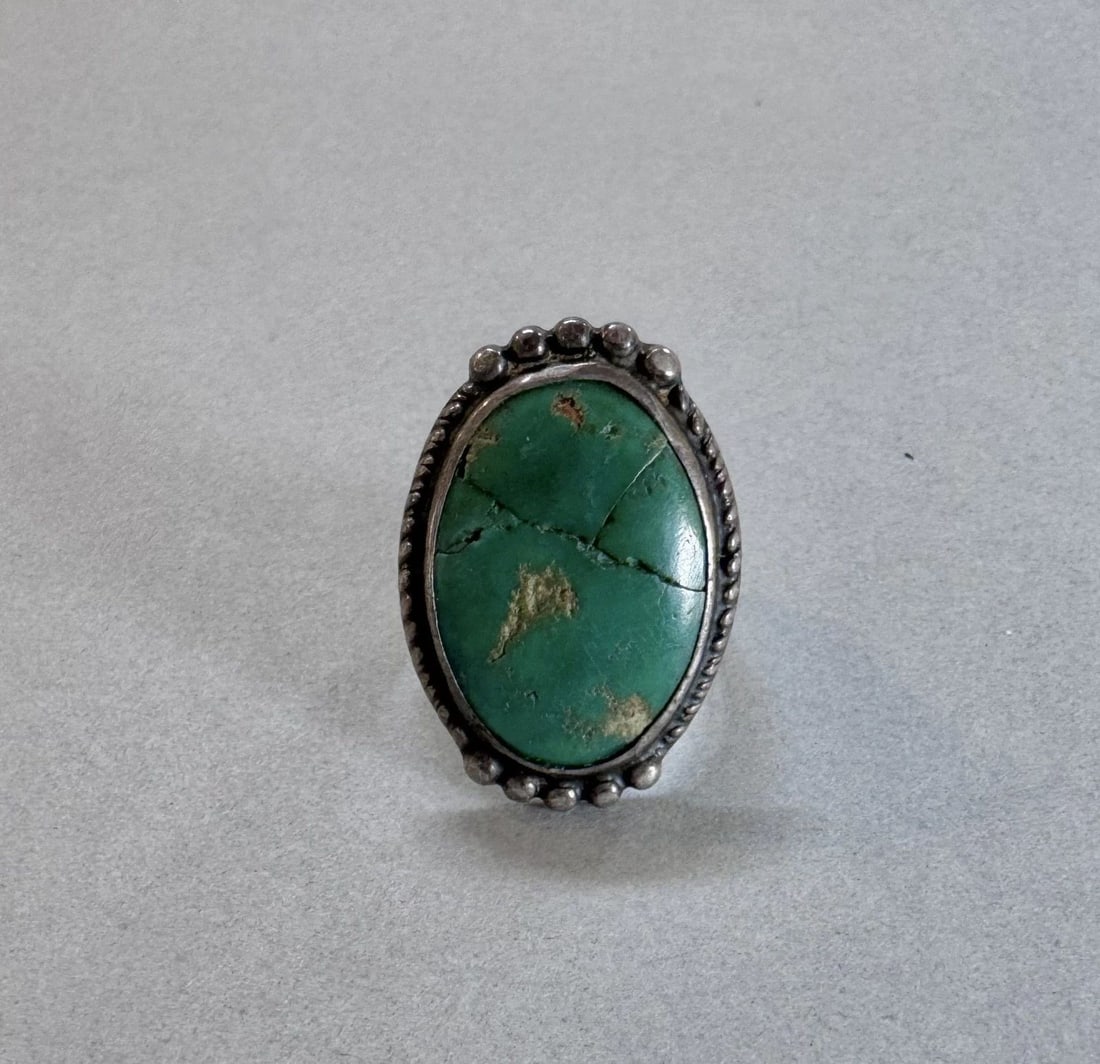 OLD PAWN NAVAJO STERLING SILVER AND TURQUOISE RING SIZE 4 1/4 (1 of 2)