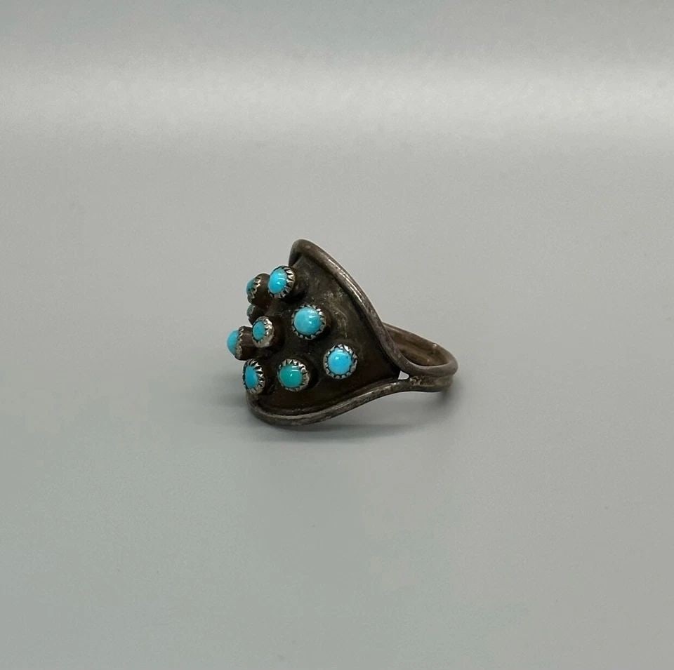 OLD PAWN ZUNI STERLING SILVER AND TURQUOISE RING SIZE 5 1/4 (1 of 2)
