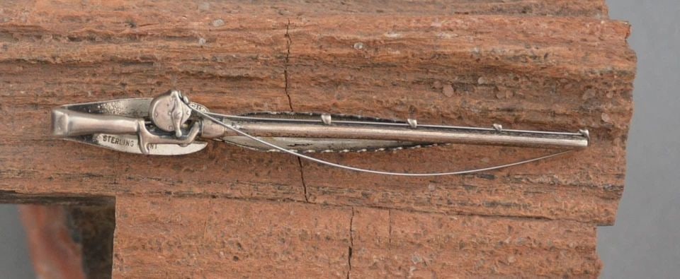 VINTAGE MEN'S STERLING SILVER TIE CLIP - MID CENTURY FLY FISHING ROD - HICKOK (1 of 2)