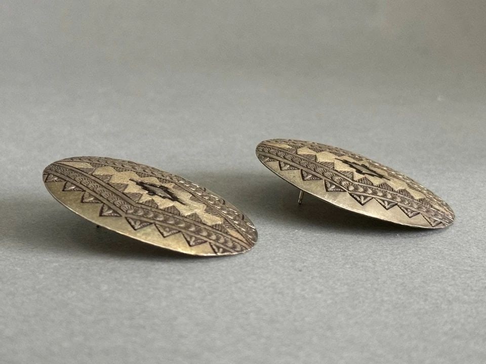 LARGE VINTAGE NAVAJO STERLING SILVER EARRINGS. SIGNED. 2?? X 1 1/2 (1 of 2)