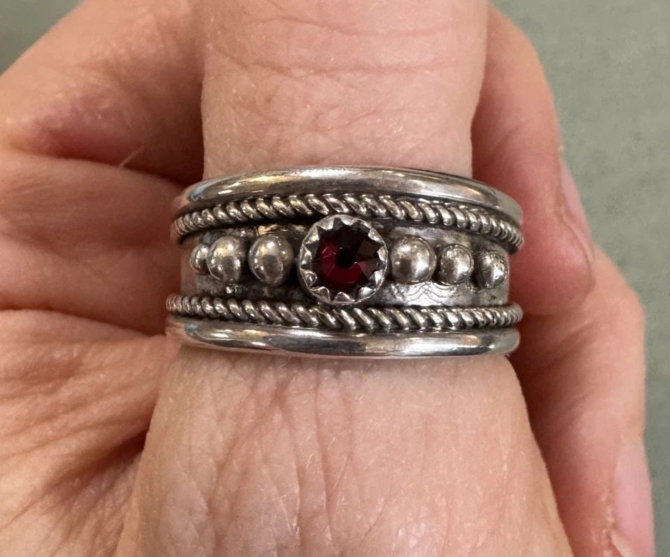 NEW NAVAJO STERLING SILVER RING SIGNED W WITH RED STONE SIZE 10 1/4: NEW NAVAJO STERLING SILVER RING SIGNED W WITH RED STONE SIZE 10 1/4 7/16" Wide ..Ring Size 10 1/4 6.7 Grams Throughout the 40 years that I have been in business, I have purchased jewelry from pawn sho