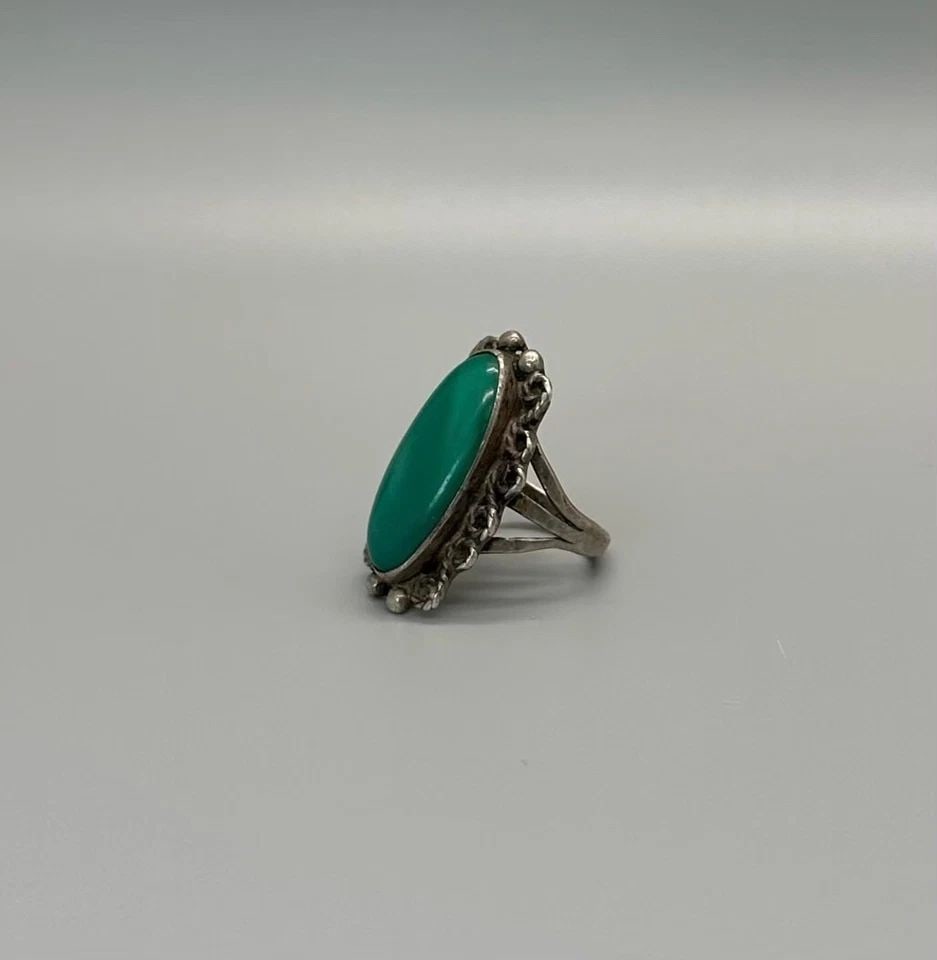 OLD PAWN NAVAJO MALACHITE RING SIZE 7: OLD PAWN NAVAJO MALACHITE RING SIZE 7 Item Description: 1 1/4 " Tall