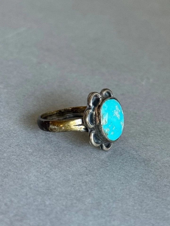 OLD PAWN NAVAJO STERLING SILVER AND TURQUOISE FLOWER RING. 7 1/4: OLD PAWN NAVAJO STERLING SILVER AND TURQUOISE FLOWER RING. 7 1/4 Old Pawn Navajo Sterling Silver and Turquoise Flower Ring. 7 1/4 ..5/8" tall