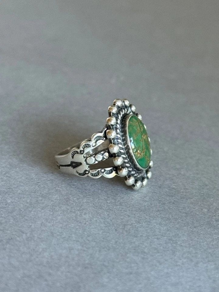 OLD PAWN NAVAJO STERLING SILVER WITH GREEN TURQUOISE RING. SIZE 5 (1 of 2)