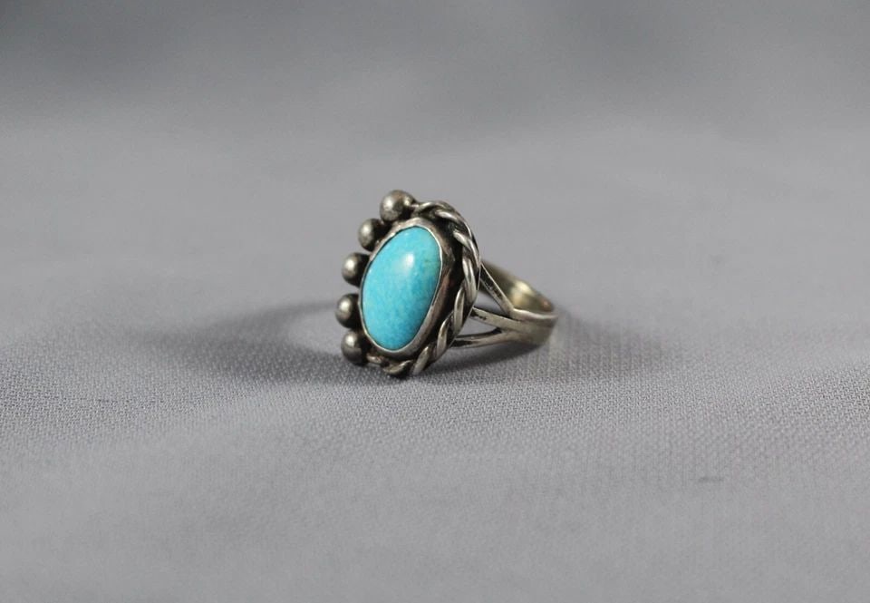 OLD PAWN NAVAJO STERLING SILVER TURQUOISE RING - RAINDROP BEADS - SIZE 9 1/4 (1 of 2)