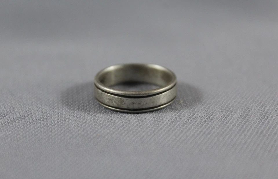 OLD PAWN NAVAJO SILVER RING SIGNED H.S. SIZE 5 1/2 (1 of 2)