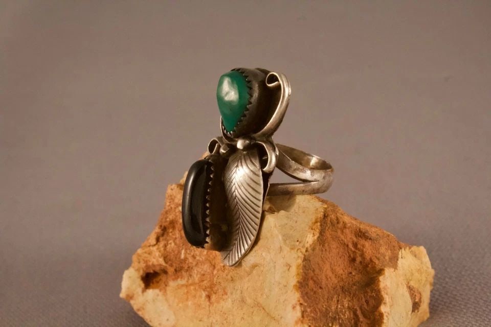 OLD PAWN NAVAJO TURQUOISE BLACK JET STERLING RING ..SIZE 5 1/4: OLD PAWN NAVAJO TURQUOISE BLACK JET STERLING RING ..SIZE 5 1/4 Item Description: 1 3/8" tall Vintage Navajo Ring ..