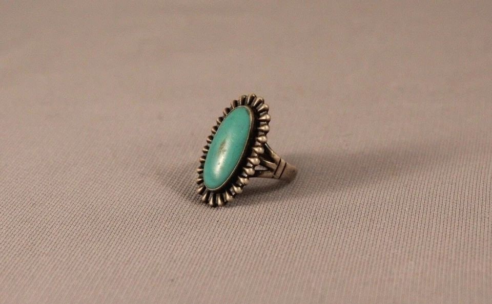 OLD PAWN NAVAJO STERLING AND TURQUOISE RING SIZE 6 3/4: OLD PAWN NAVAJO STERLING AND TURQUOISE RING SIZE 6 3/4 Item Description: 1 1/8" tall P