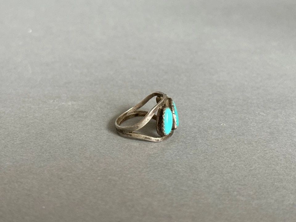 OLD PAWN NAVA STERLING SILVER AND TURQUOISE RING. SIZE 7: OLD PAWN NAVA STERLING SILVER AND TURQUOISE RING. SIZE 7 Old Pawn Nava Sterling Silver and Turquoise Ring. Size 7 .. 1/2 " Tall