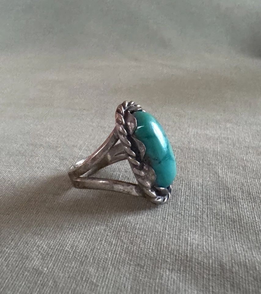 OLD PAWN NAVAJO STERLING SILVER AND TURQUOISE RING SIZE 4: OLD PAWN NAVAJO STERLING SILVER AND TURQUOISE RING SIZE 4 3/4 " Tall 4.9 Grams Throughout the 40 years that I have been in business, I have purchased jewelry from pawn shops throughout the Southwest t