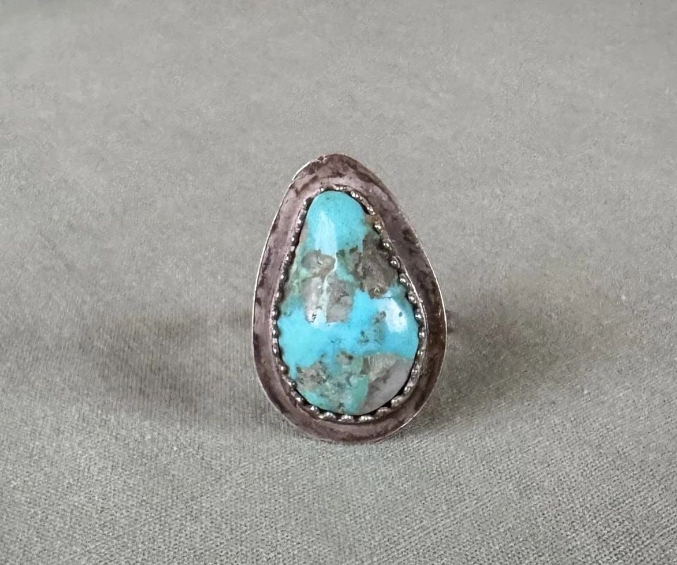 OLD PAWN NAVAJO STERLING SILVER AND TURQUOISE RING SIZE 7: OLD PAWN NAVAJO STERLING SILVER AND TURQUOISE RING SIZE 7 1" tall 5 Grams Throughout the 40 years that I have been in business, I have purchased jewelry from pawn shops throughout the Southwest that h