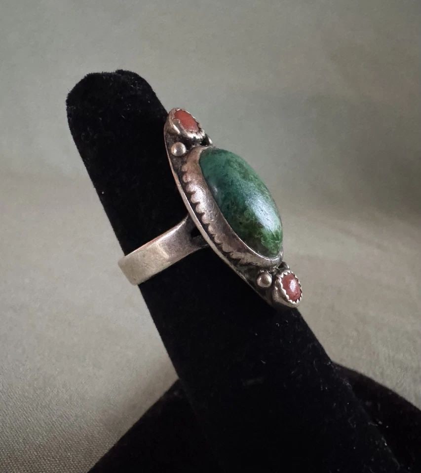 OLD PAWN NAVAJO STERLING SILVER TURQUOISE AND CORAL RING SIZE 4 1/2: OLD PAWN NAVAJO STERLING SILVER TURQUOISE AND CORAL RING SIZE 4 1/2 1 1/8 " Tall 6.1 Grams Throughout the 40 years that I have been in business, I have purchased jewelry from pawn shops throughout the