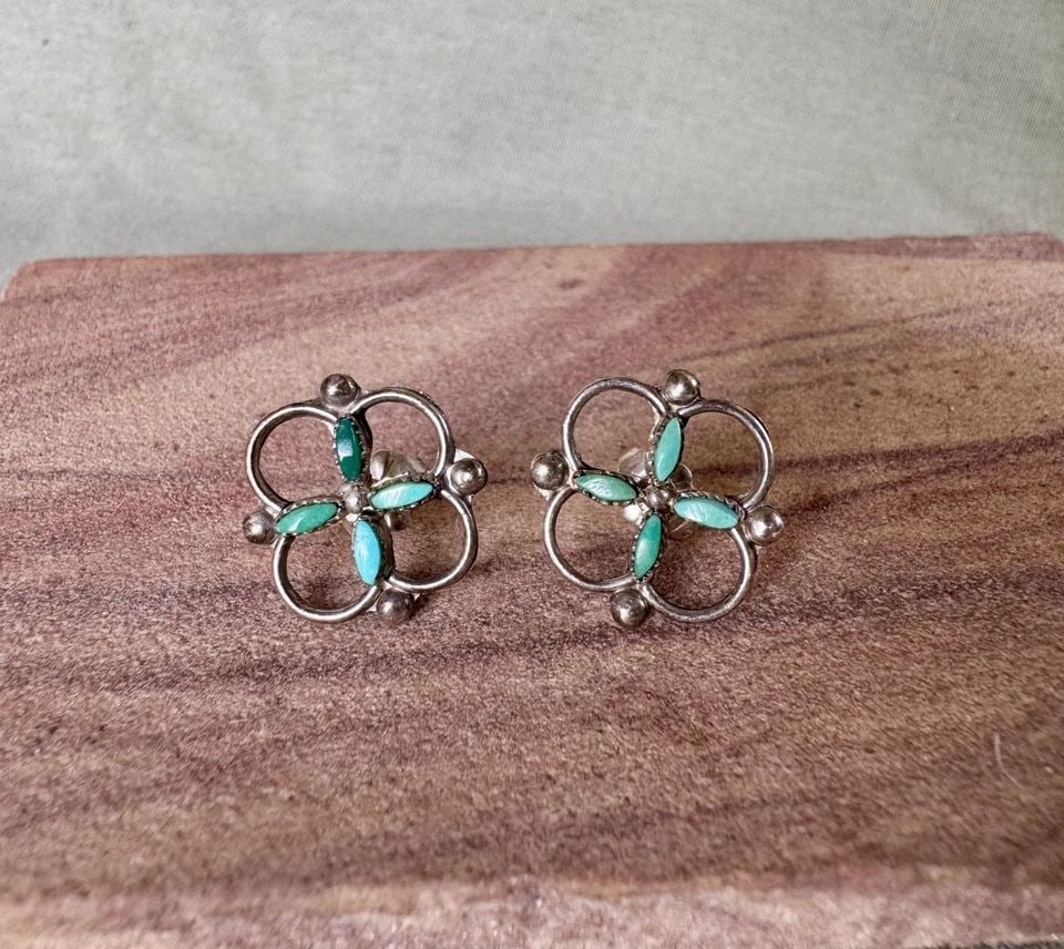 OLD PAWN ZUNI STERLING SILVER AND TURQUOISE EARRINGS 5/8" TALL: OLD PAWN ZUNI STERLING SILVER AND TURQUOISE EARRINGS 5/8" TALL 5/8" Wide ..2.4 grams Throughout the 40 years that I have been in business, I have purchased jewelry from pawn shops throughout the South