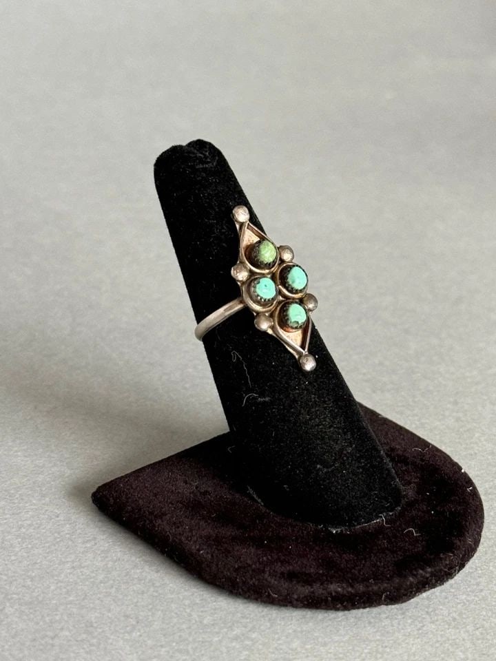 OLD PAWN ZUNI STERLING SILVER AND TURQUOISE RING. SIZE 6 1/4: OLD PAWN ZUNI STERLING SILVER AND TURQUOISE RING. SIZE 6 1/4 Old Pawn Navajo Sterling Silver and Turquoise Ring. Size 6 1/4 .. 1 1/8 Tall