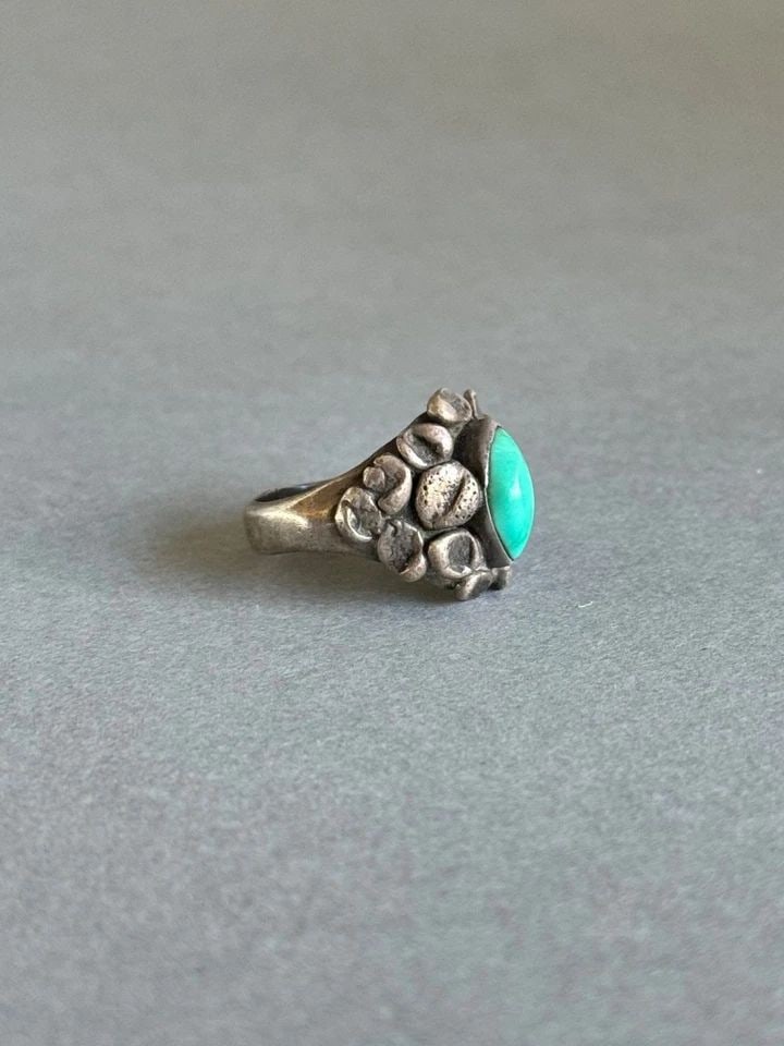 OLD PAWN NAVAJO STERLING SILVER WITH TURQUOISE RING. SIZE 6 3/4: OLD PAWN NAVAJO STERLING SILVER WITH TURQUOISE RING. SIZE 6 3/4 Old Pawn Navajo Sterling Silver with Turquoise Ring. Size 6 3/4 .. 5/8" Tall